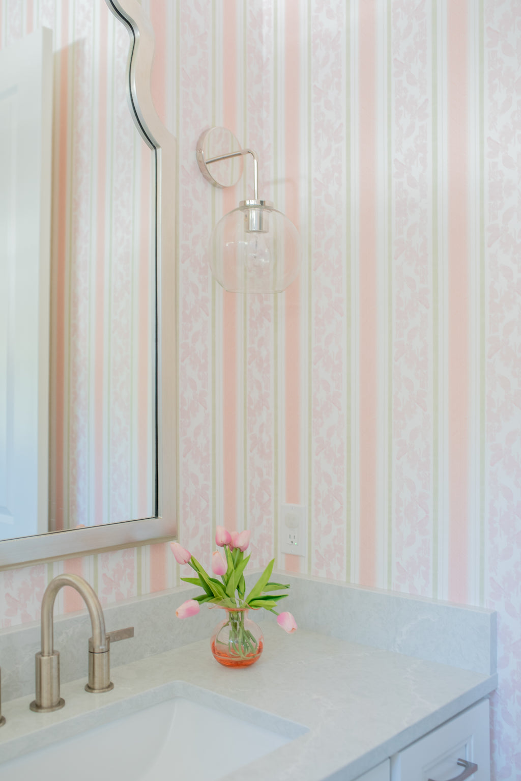 "Tillie" Print Wallpaper in Pink